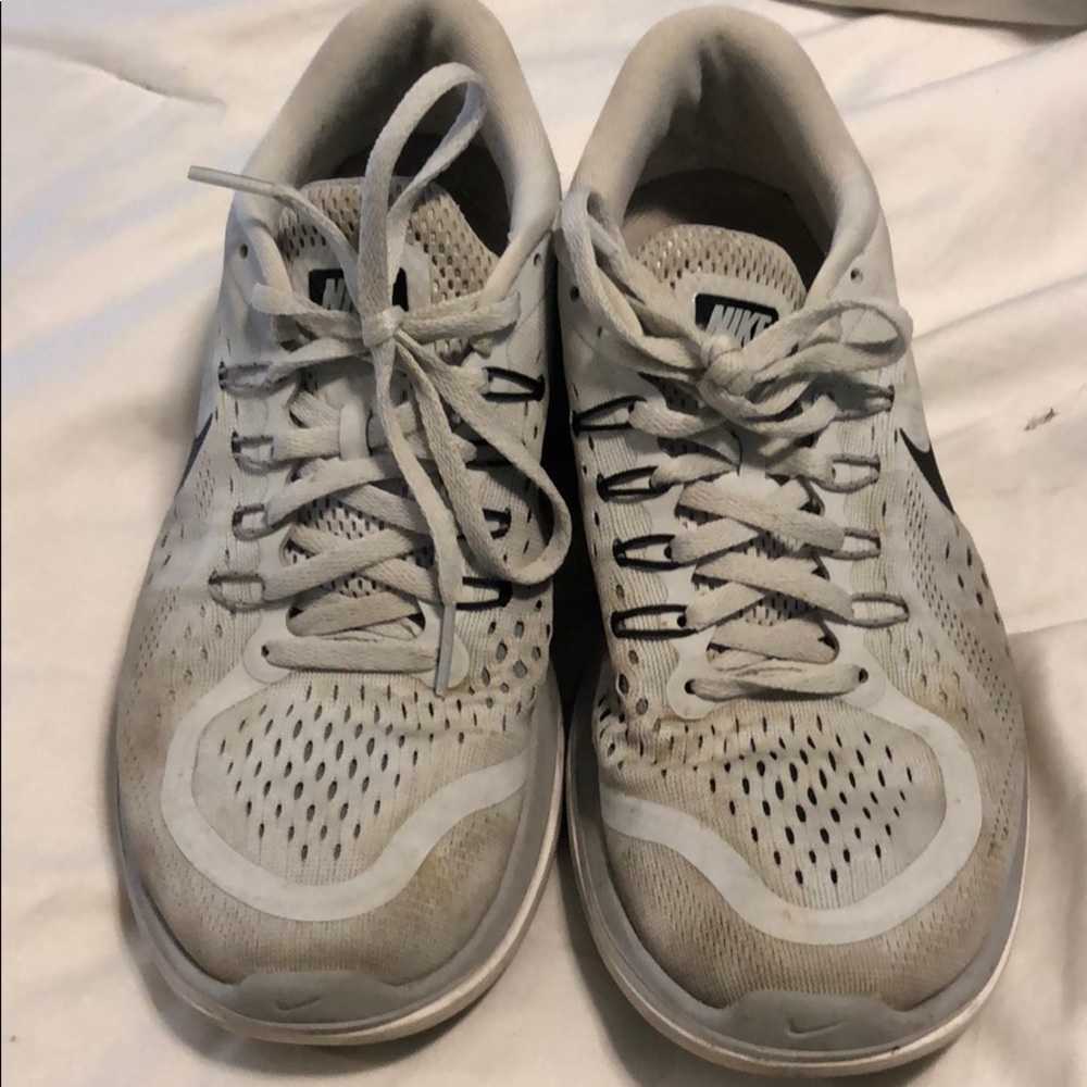 nike flex run sneakers